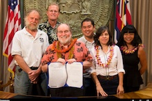 Governor Abercrombie signs beekeeping bill with Ethel Villalobos and UH Honeybee Project